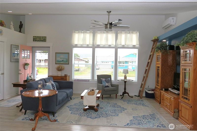 3rd image of 1188 Greenview Avenue SW