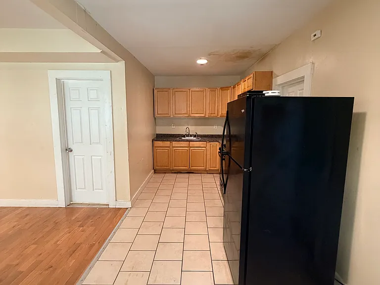 564 Howard Ave #2L — Photo 4