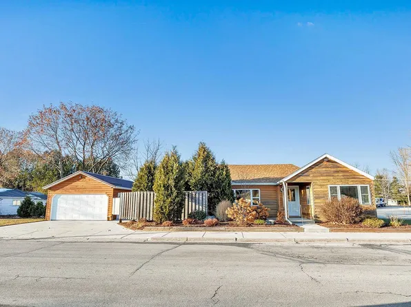 565 Caldwell Ave, Oconto Falls, WI 54154
