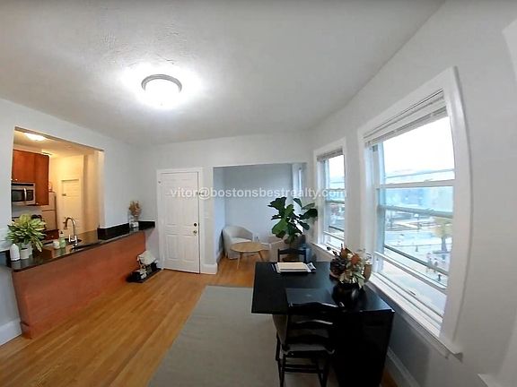 4th image of 100 Saint Marys St #A716206b2
