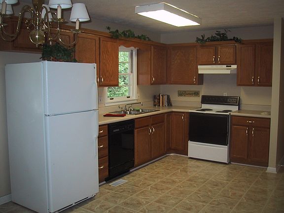 2nd image of 395 Concord Woods Dr SE