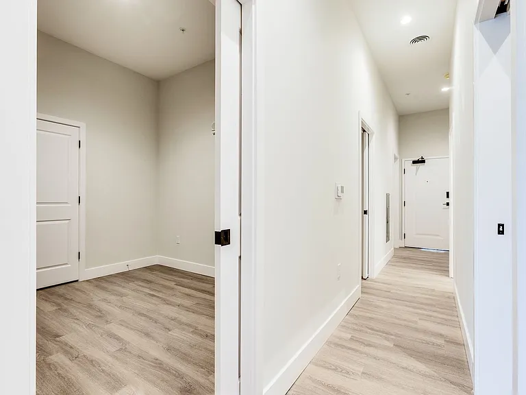NOW LEASING - GALLERY GARDEN APTS — Photo 38