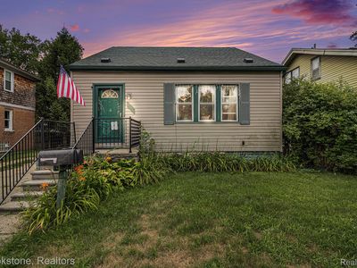 392 E Cambourne St, Ferndale, MI, 48220
