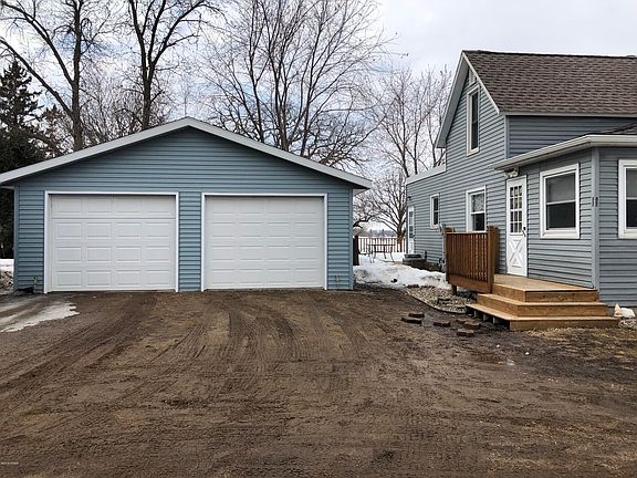 2nd image of 135 Bundy Ave