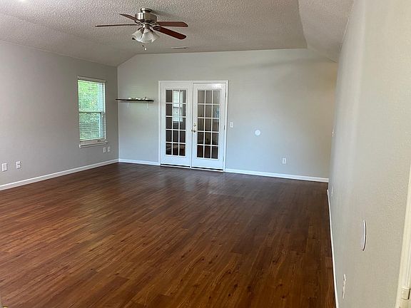 4th image of 3089 W Mulberry St