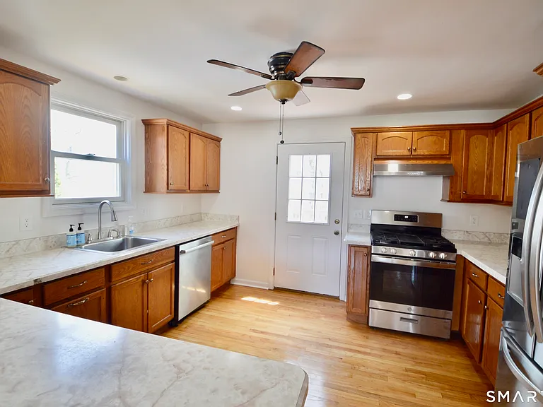 314 Knowlton St — Photo 7
