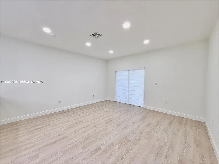 4412 Woodland Cir #0 — Photo 3