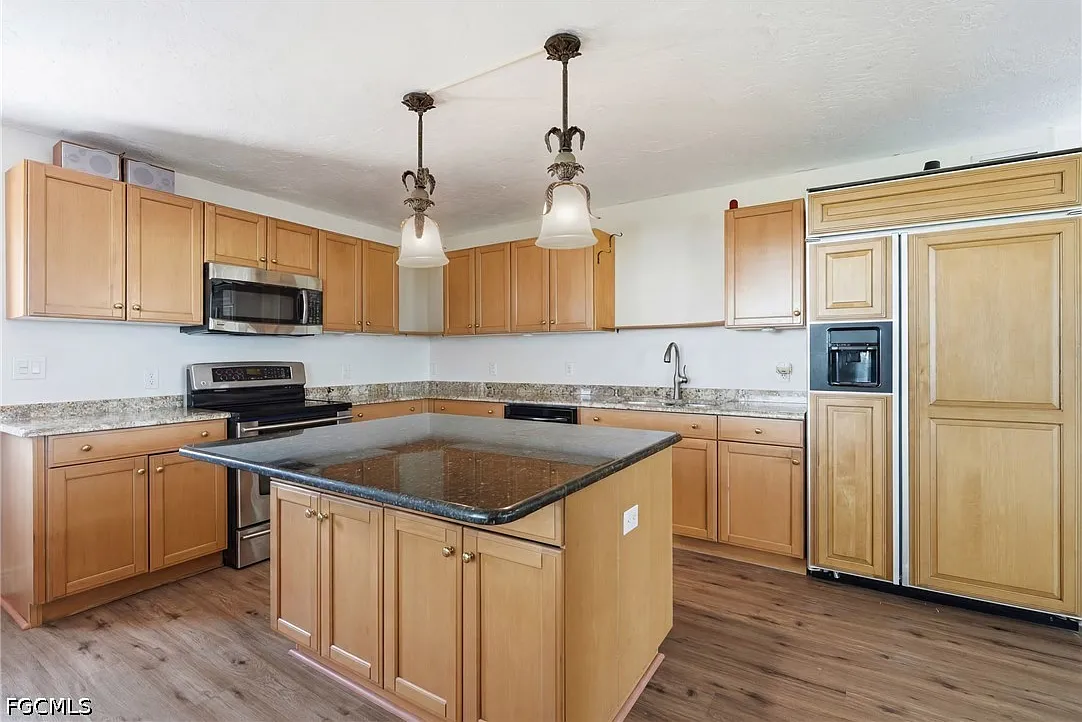 3 bed, 2.0 bath, 1280 sqft, $1,800 — Photo 3