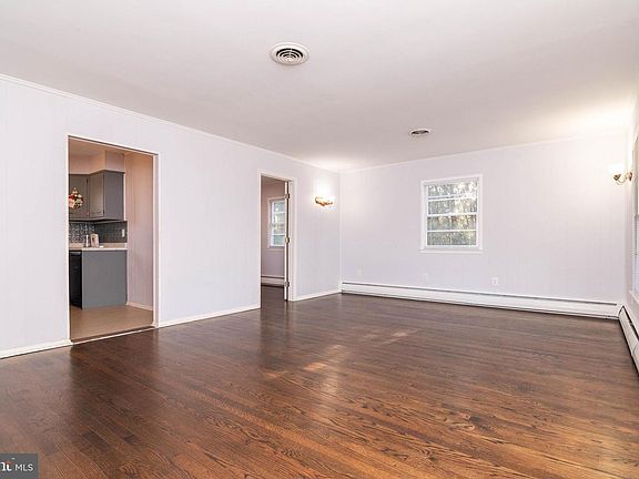 5th image of 225 Sunnyside Rd