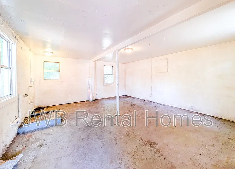 347 W 23rd St — Photo 13