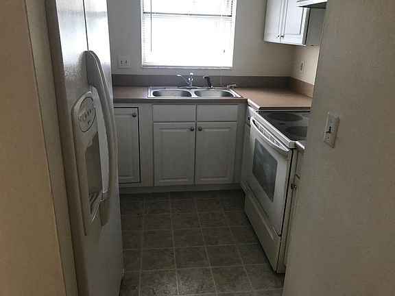 3rd image of 7210 N Manhattan Ave APT 1623