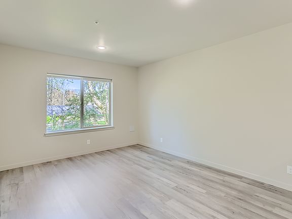 4th image of 156 NE 24th Ave #102
