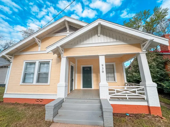 930 N Sycamore St, Palestine, TX 75801