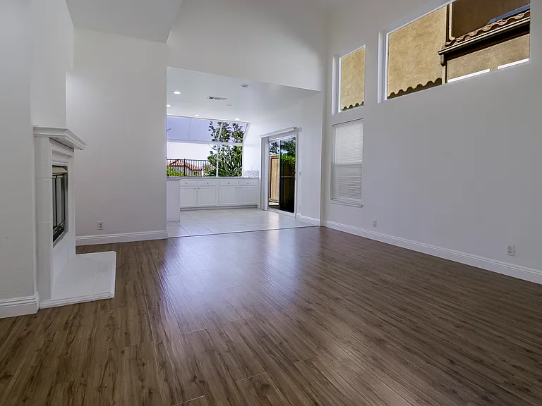 25035 Eaton Ln — Photo 13