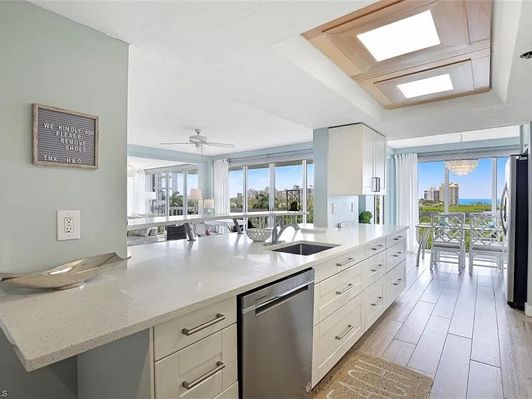 5501 Heron Point Dr #501 — Photo 7