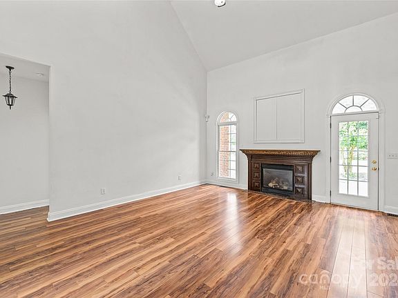 4th image of 2349 Kinmere Dr