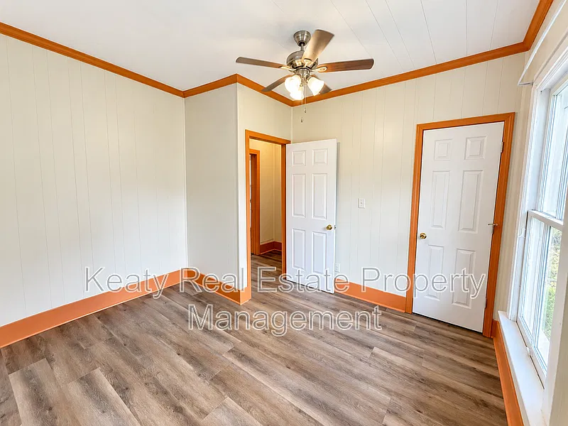 2 bed, 1.0 bath, 860 sqft, $1,200 — Photo 2