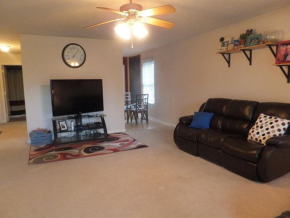 3rd image of 132 Stone Creek Dr