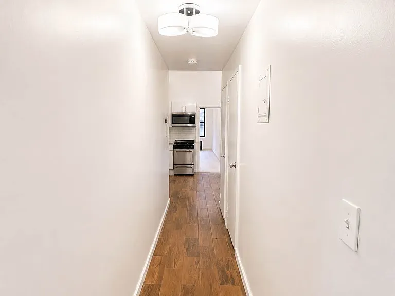100 W 27th St — Photo 18