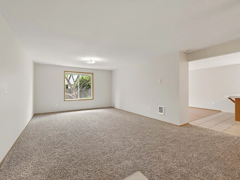 17005 NE 21st St — Photo 3