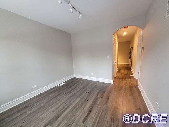 5th image of 1714 N Wolcott Ave APT 1F