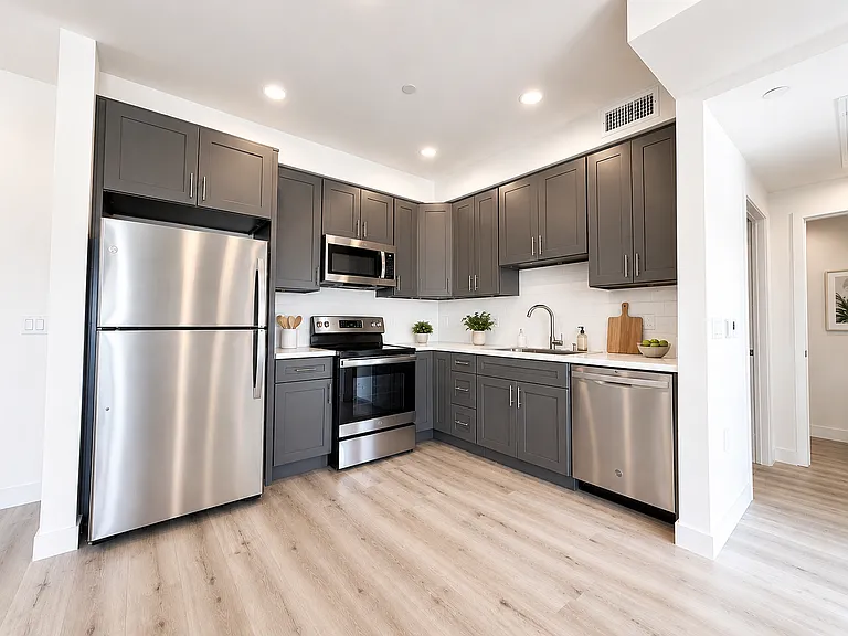 6904 Eton Ave — Photo 7