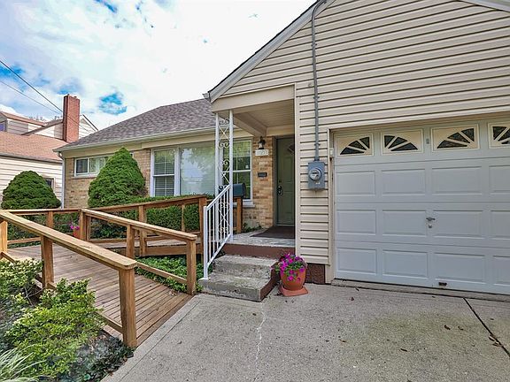 3rd image of 1003 Hempstead Dr