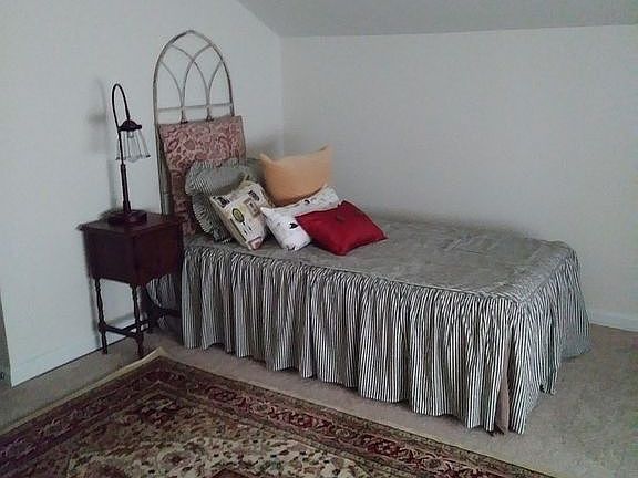Third Bedroom (Upstairs)