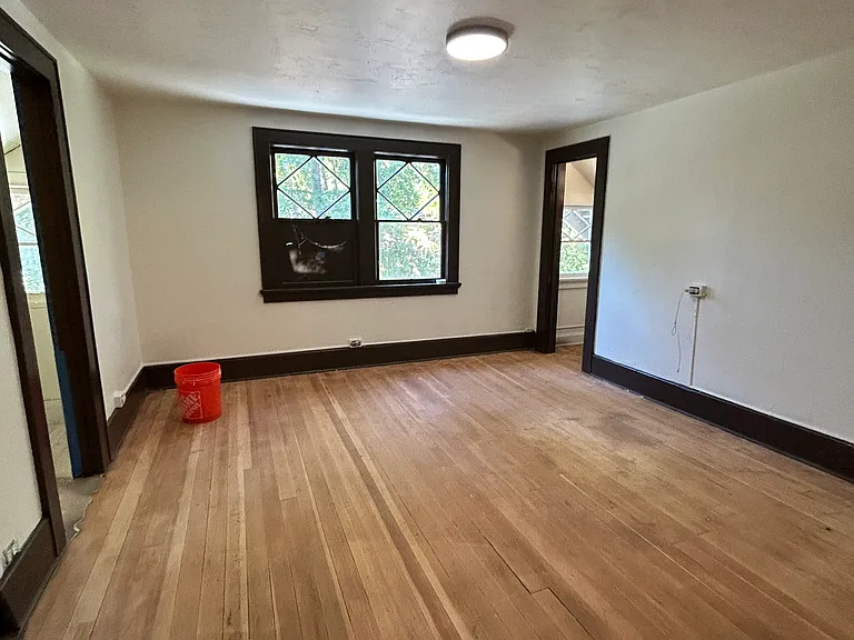 552 W Broadway — Photo 8