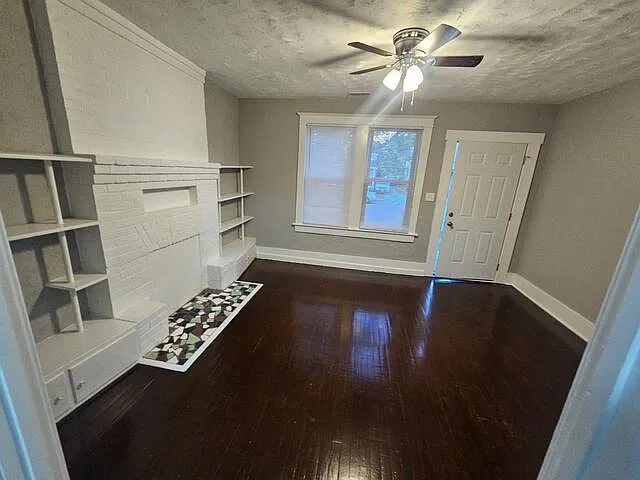 3 bed, 1056 sqft, $1,600 — Photo 2