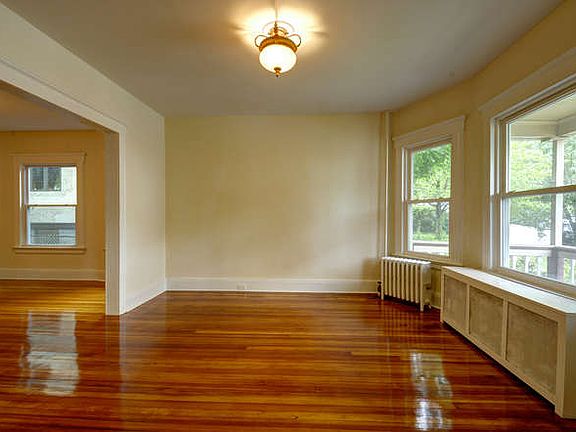 4th image of 493 Highland Ave