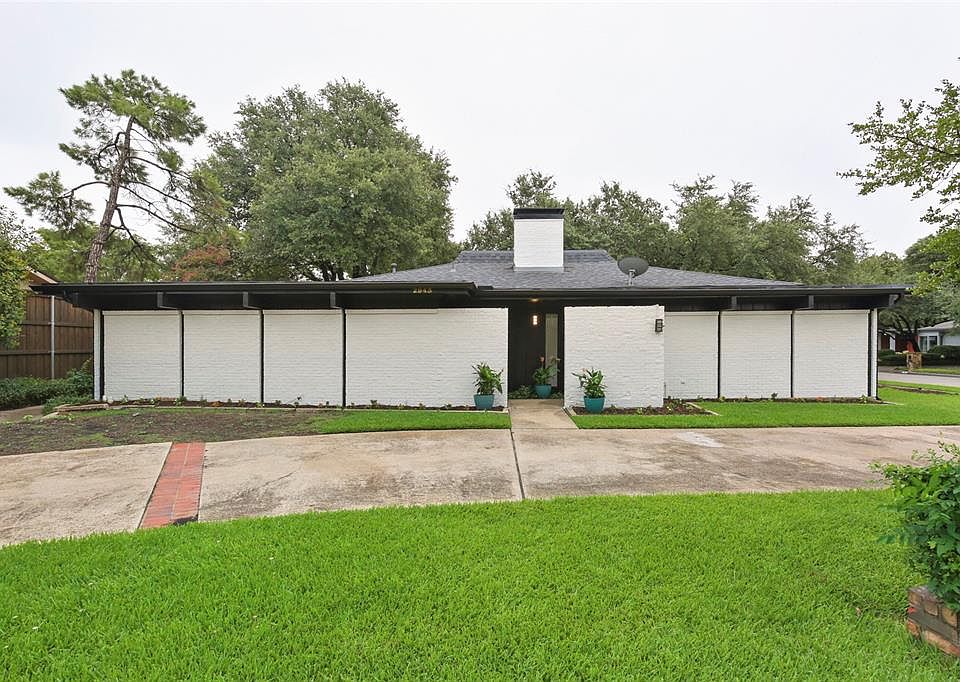 1st image of 2943 Forest Hills Ln