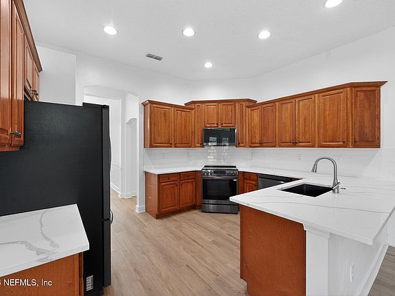 3rd image of 10958 CRICHTON Road