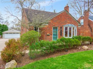 12721 Lincoln Dr, Huntington Woods, MI 48070