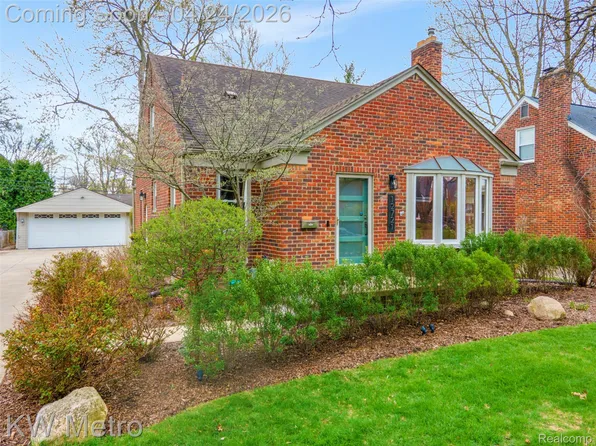 12721 Lincoln Dr, Huntington Woods, MI 48070