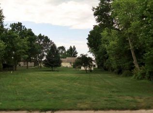 307 27th St, Spirit Lake, IA 51360