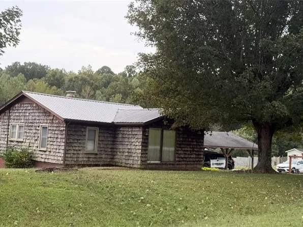 691 Pauls Airport Rd, Thomasville, NC 27360