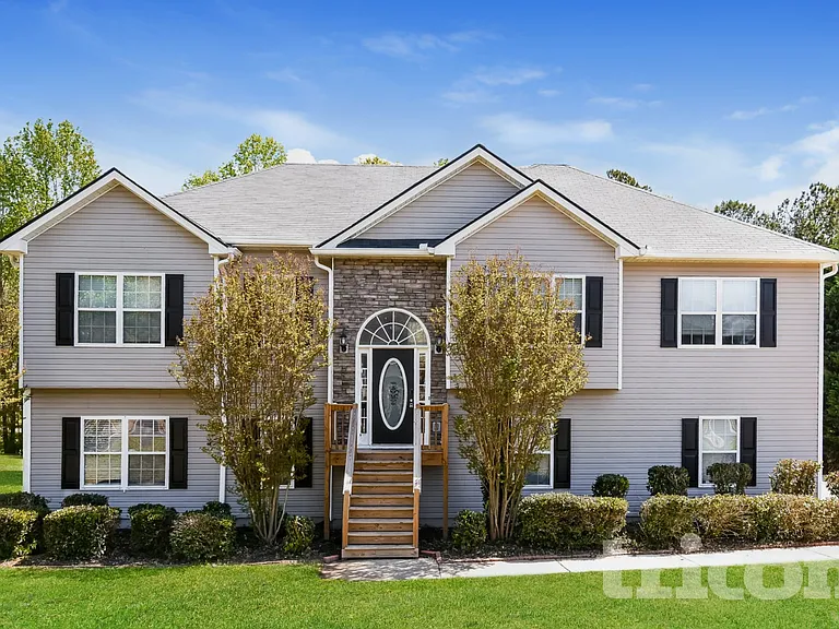 63 Sycamore Ln — Photo 1