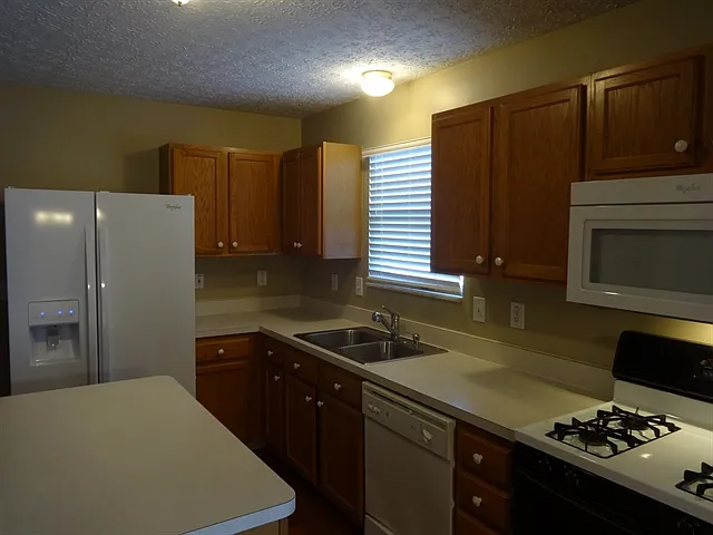 7244 Fablegate Ct — Photo 2