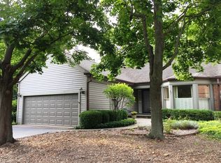 15 Warrington Dr, Lake Bluff, IL
