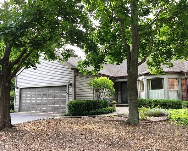 15 Warrington Dr photo 1