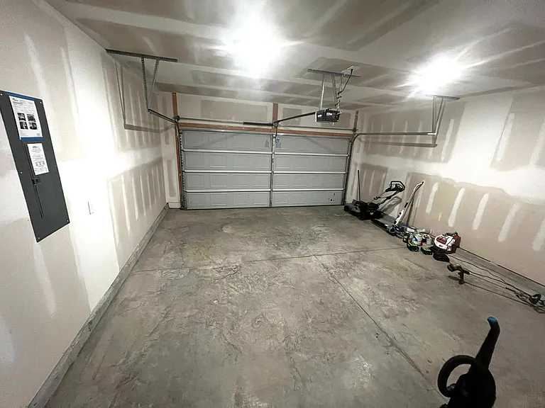1816 Mahala Dr — Photo 2