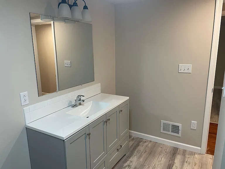 919 Railroad St — Photo 10