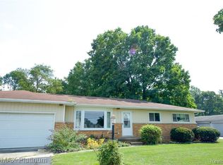 10131 Elizabeth Lake Rd, White Lake, MI 48386