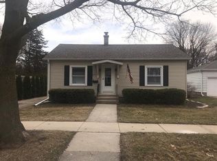 434 S 10th St, Dekalb, IL 60115