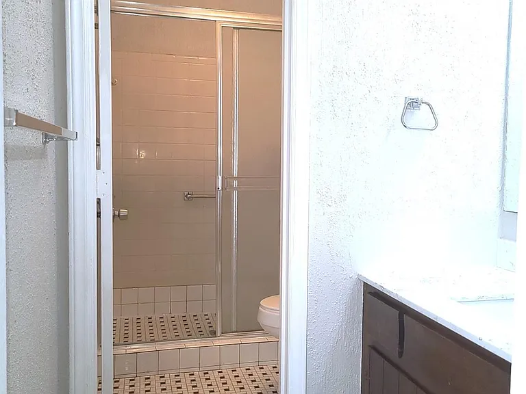 2141 Selwyn Ave #104 — Photo 7