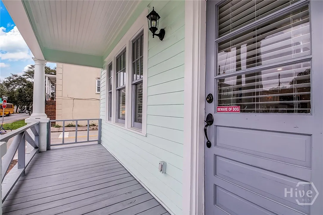 Building Photo - 301 W Henry St #B
