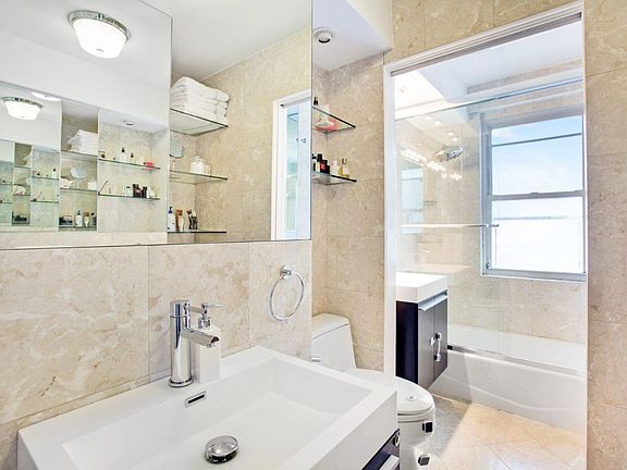 4th image of 301 E 63rd St APT 6F