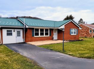 9 Magnolia Dr, Lock Haven, PA 17745