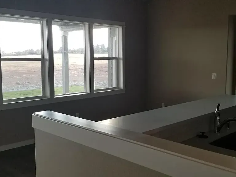52 Sunwest Dr — Photo 4